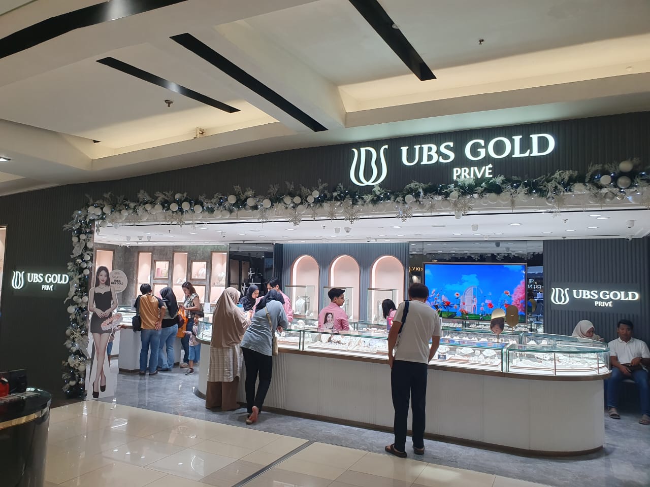 UBS Prive	Tunjungan Plaza, Surabaya